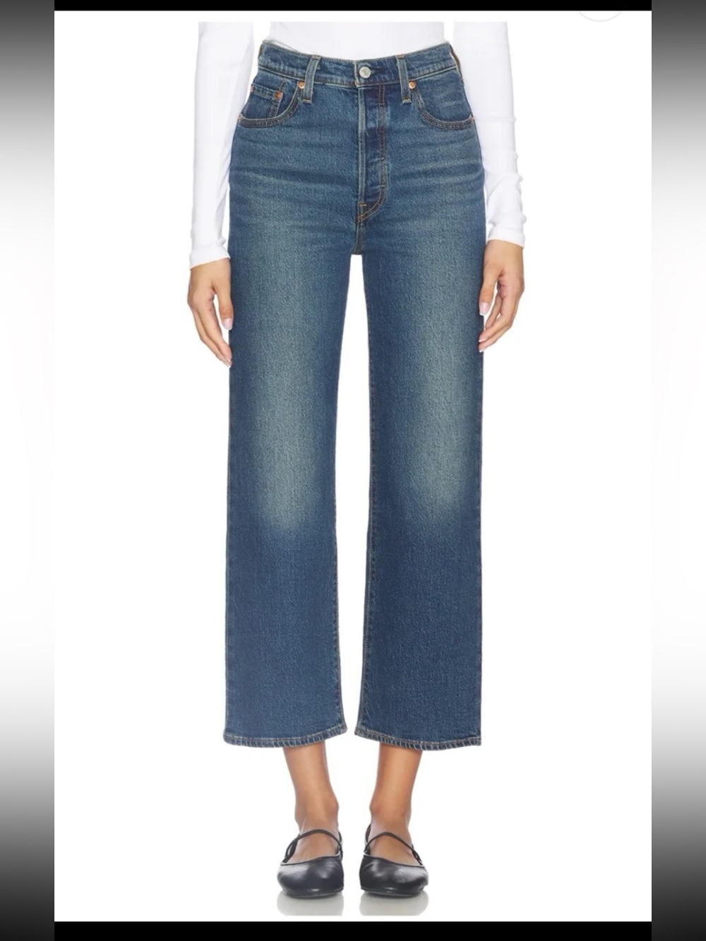 Levi’s Ribcage Straight Ankle in Medium Wash
size 32